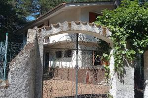 Taverna, Villaggio Racise