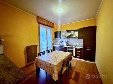 VILLA A SCHIERA A POGGIO TORRIANA
