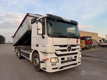 Macchina operatrice mercedes benz targa gialla