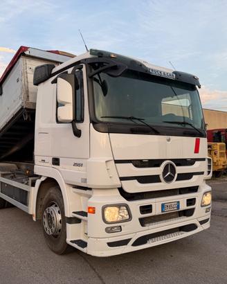 Macchina operatrice mercedes benz targa gialla