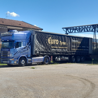 Scania 530 V8 completo di semirimorchi