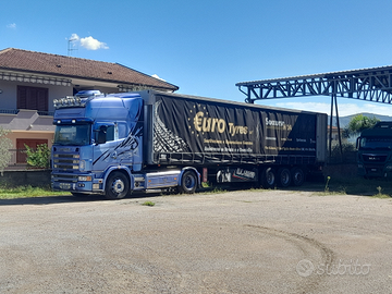 Scania 530 V8 completo di semirimorchi