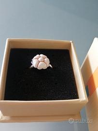 Anello Thun a forma di fiore