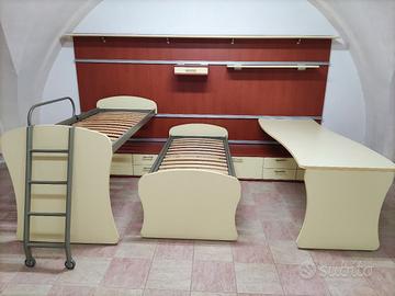 letti scorrevoli con scrivania