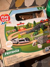 Stazione dei treni ferrovia di legno per bambini