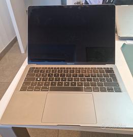 Macbook air Intel i5 2019  non funzionante pezzi r