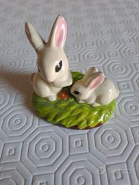 Conigli in ceramica