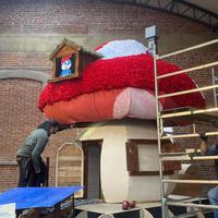 Carro Allegorico, casa di grande Puffo