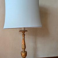 Lampada da tavolo antico in legno dorato dell’Otto