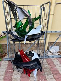 lotto di carene e ricambi per scooter