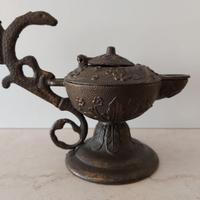 Antica lampada ad olio