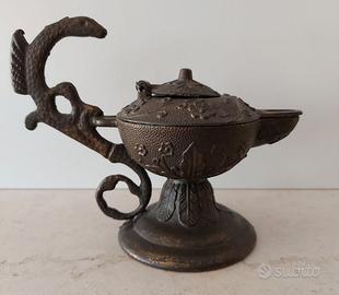 Antica lampada ad olio
