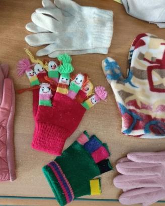 Guanti sciarpe cappelli calze Natale bambini