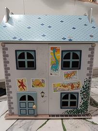 Casetta in legno per le bambole