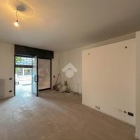 NEGOZIO A BERNAREGGIO