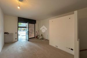 NEGOZIO A BERNAREGGIO