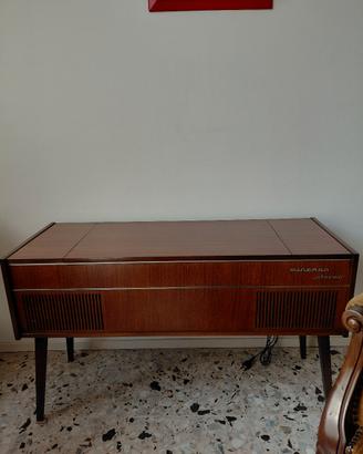mobile radio e giradischi 