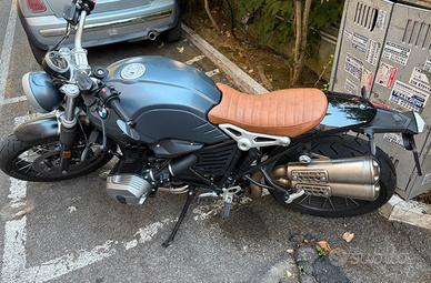 Sella monoposto e specchietti Bmw Ninet Scrambler