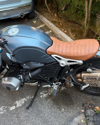 Sella monoposto e specchietti Bmw Ninet Scrambler
