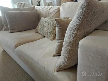 divano due posti con pouf