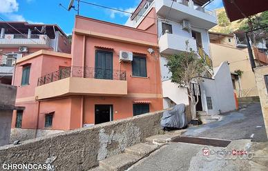 Bordonaro,pressi capolinea bus, semindipendente