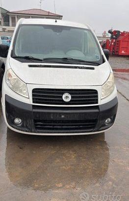 Fiat Scudo 2010 paraurti porta motore RHK RHG RHR