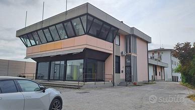 Immobile di 599 m² con 3 locali a Vicenza