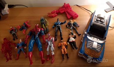 Personaggi DC/Marvel + auto e pistola Fantastici 4
