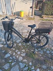  bicicletta elettrica usata pochissimo 
