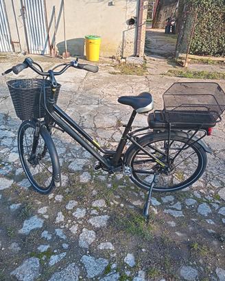  bicicletta elettrica usata pochissimo 
