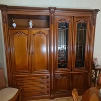 mobile in legno massello con tavolo 