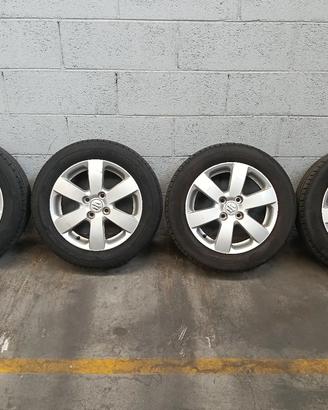 Cerchi in lega Suzuki Swift 15" con gomme incluse.