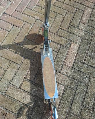monopattino marca Razor