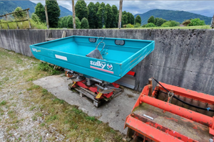 Fresa Spargiconcime trattore