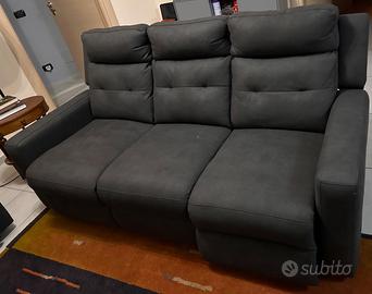 Nuovo Divano 3 posti con 2 mov. Elettrici