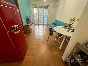 Bilocale uso transitorio via postiglione Bari