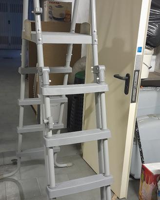 scaletta piscina piu pompa a sabbia ,piu 25 litri 