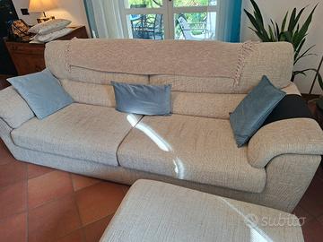 Divano 4 posti + Pouf
