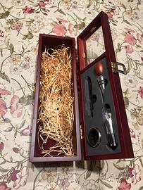 Cassetta in legno per vino con set sommelier
