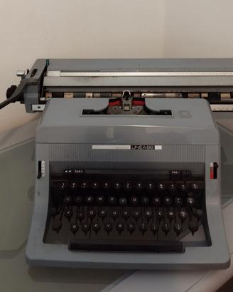 Macchina da scrivere vintage Olivetti Linea 88 