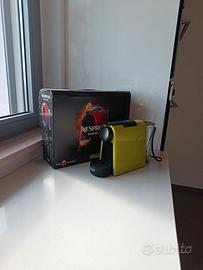 Macchina caffè Nespresso Essenza mini