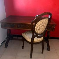 Scrivania dell 800 intarsiata elegante
