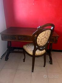Scrivania dell 800 intarsiata elegante