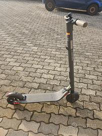 monopattino ninebot es2 