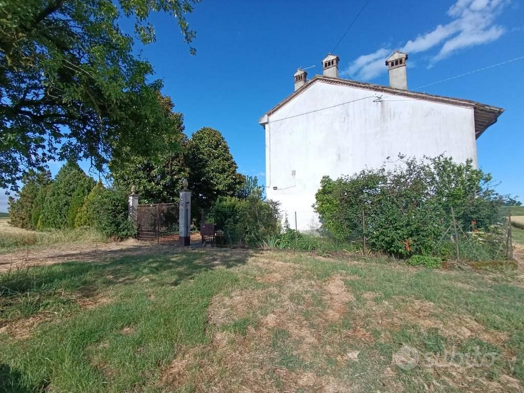 Rustico / Casale di 200 m² con 5 locali e box auto - Vista 3