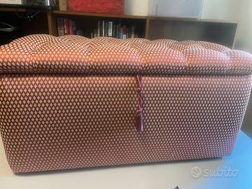 cassapanca in legno, con seduta imbottita