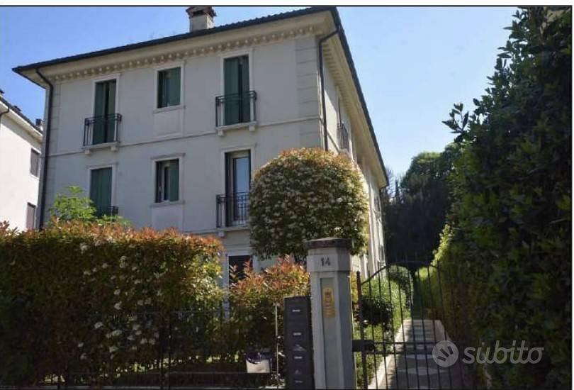 Immobile in asta di 260 m² con 4 locali e box auto