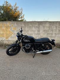 Moto Guzzi V7 Stone