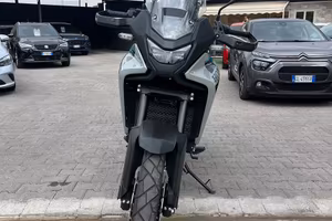 Honda Transalp 750 E-Clutch