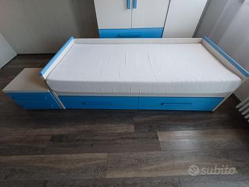 Letto singolo con cassetti, rete a doghe, comodino